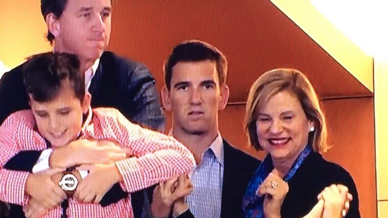 TopFBPosts's tweet photo. When you realize your brother has the same number of Super Bowl wins as you.. https://t.co/dsSDcfX5fG