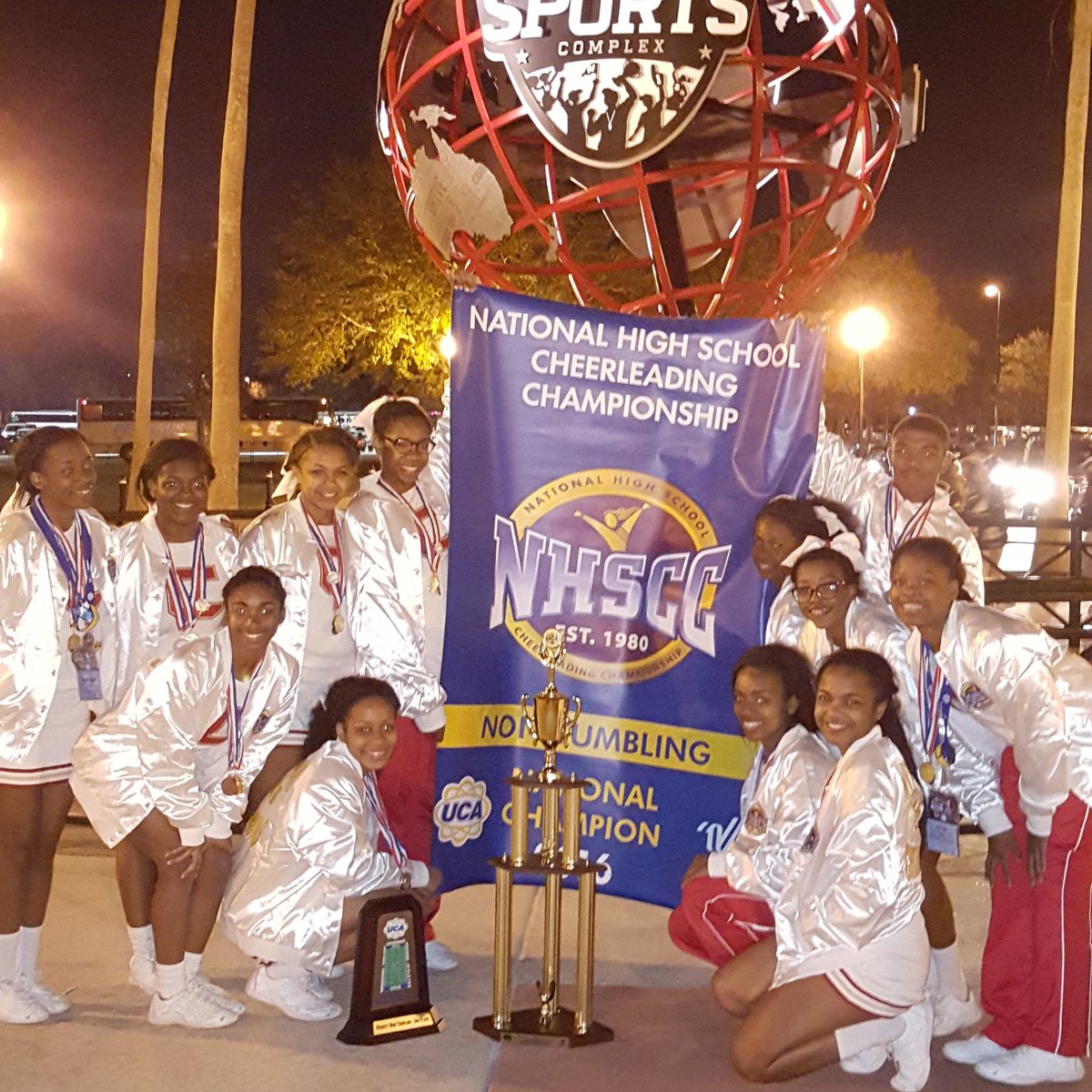HelenCoxCheer's tweet photo. So proud to be the 2016 Small Varsity Non-tumbling National Champions!! #HCVarsityCheer #UCAnationals @UCAupdates https://t.co/Oj4Z7Aix5N