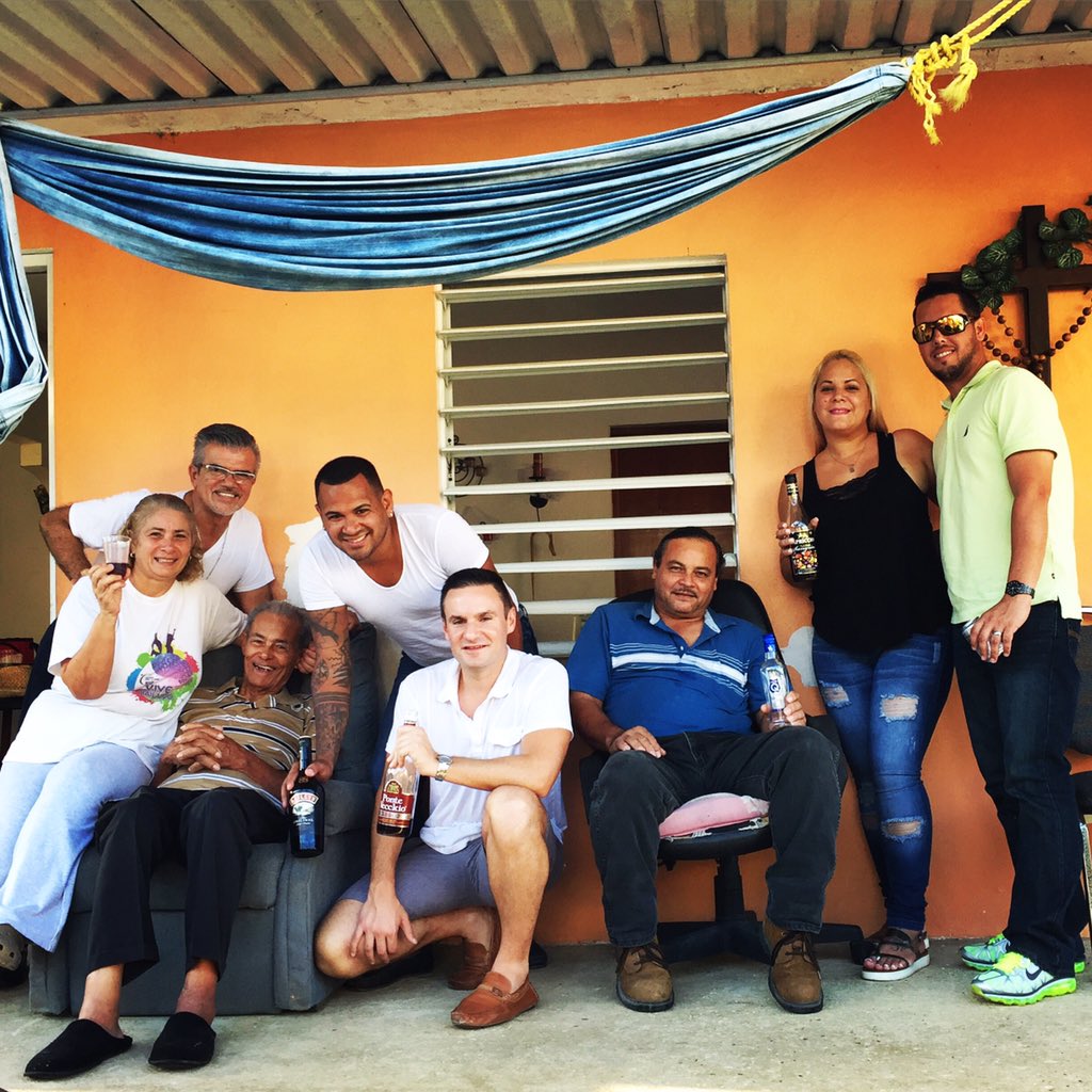Hcolon33's tweet photo. Pasandola de maravillas con mi familia. https://t.co/iqE2pJUb46