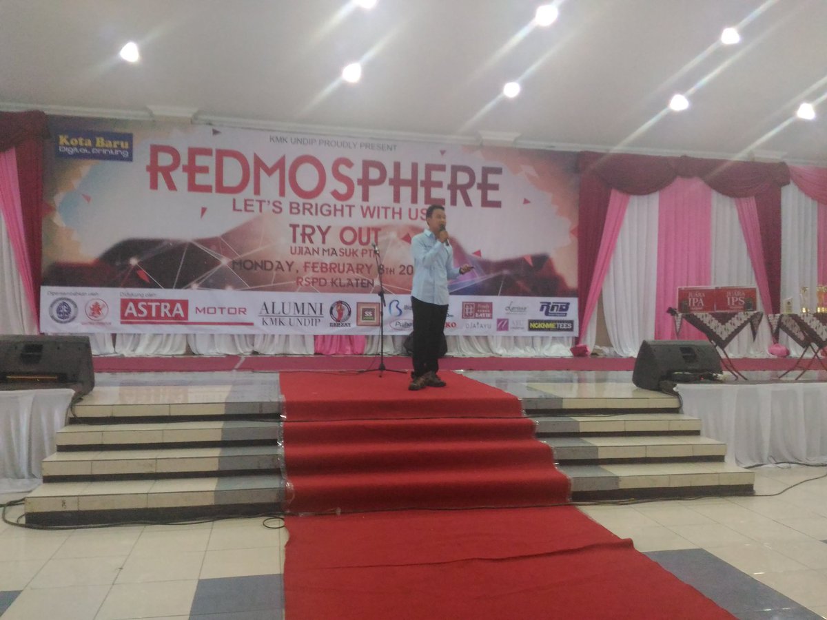 TOUNDIP2016's tweet photo. Sekarang sedang berlangsung seminar motivasi dari Kak Zainal https://t.co/isH2vzktVd