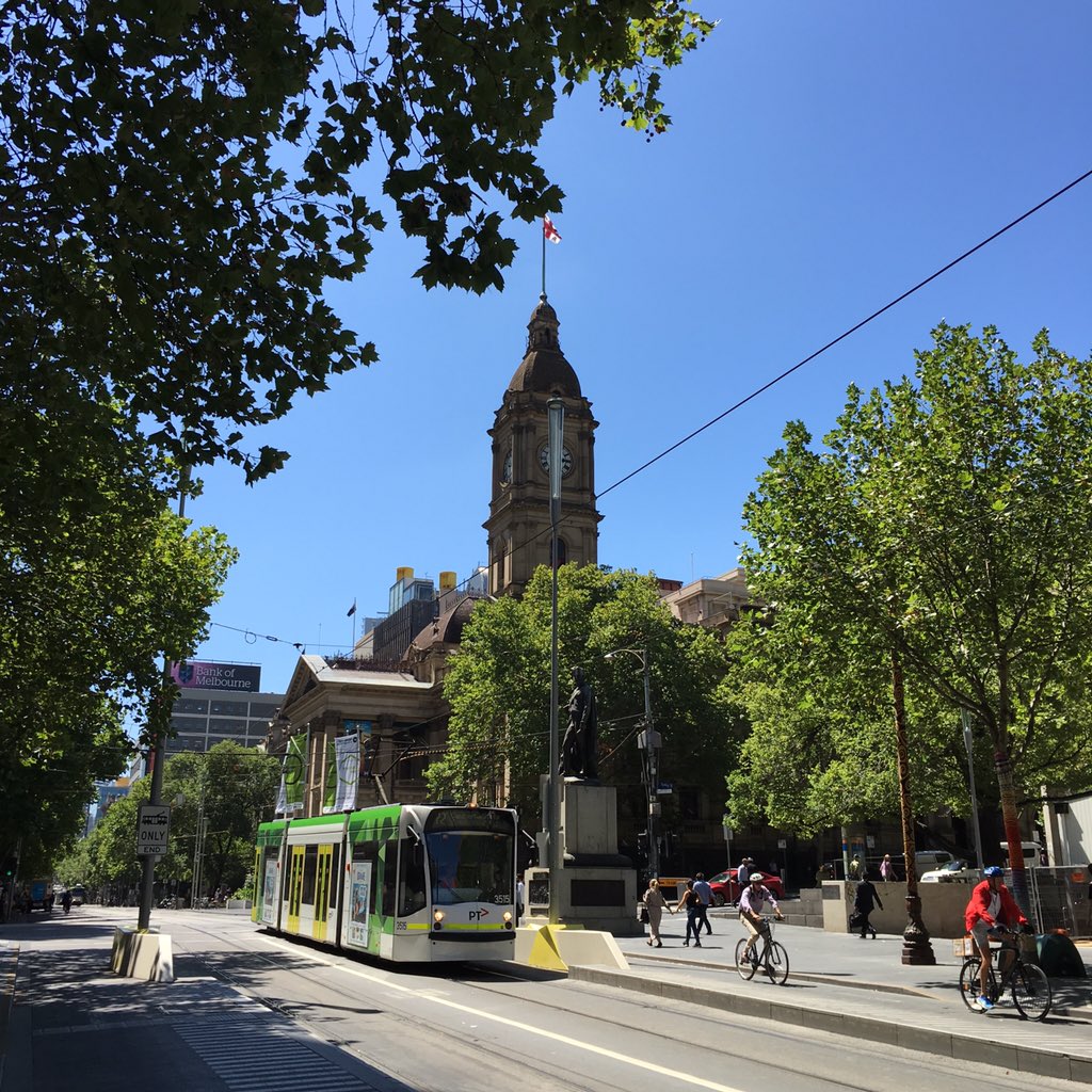 gek_apsari's tweet photo. Summer in Melbourne, taking a break from my cubicle in Melbourne Law School. https://t.co/dCEKeWr3W2
