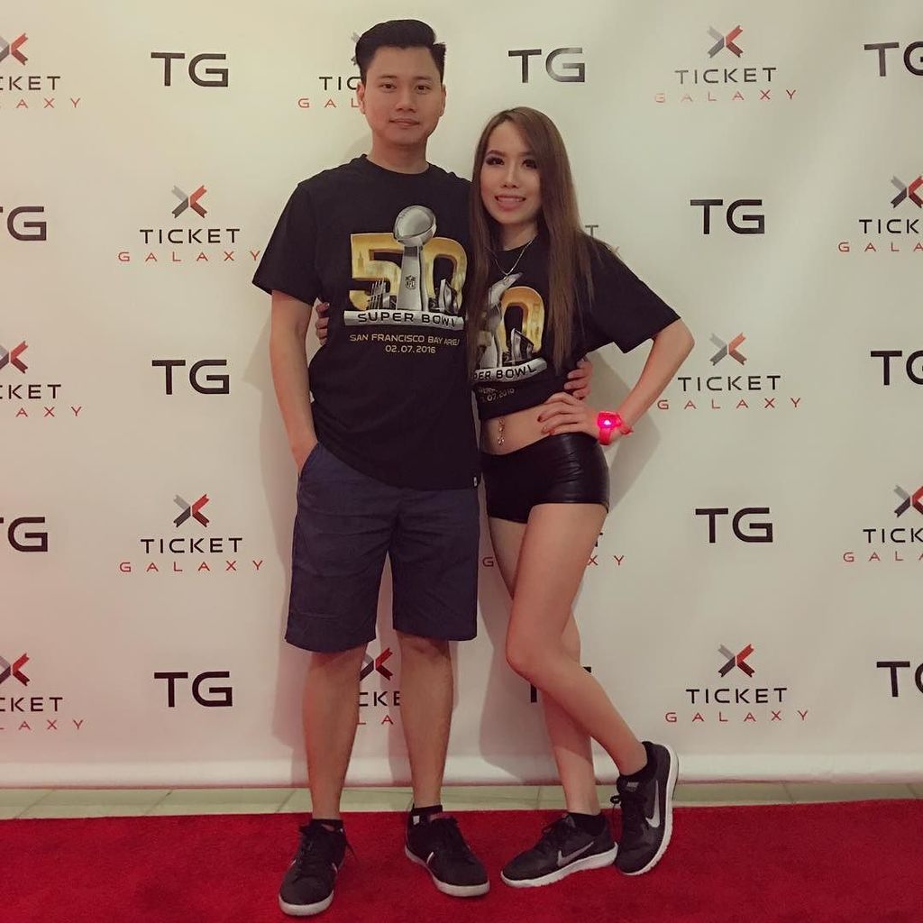 warriorsselfie's tweet photo. ❤️❤️ #supercity50 #galaxyvip #superbowl50 @quachbuu by mikaylale94 https://t.co/44MkTxc8dX