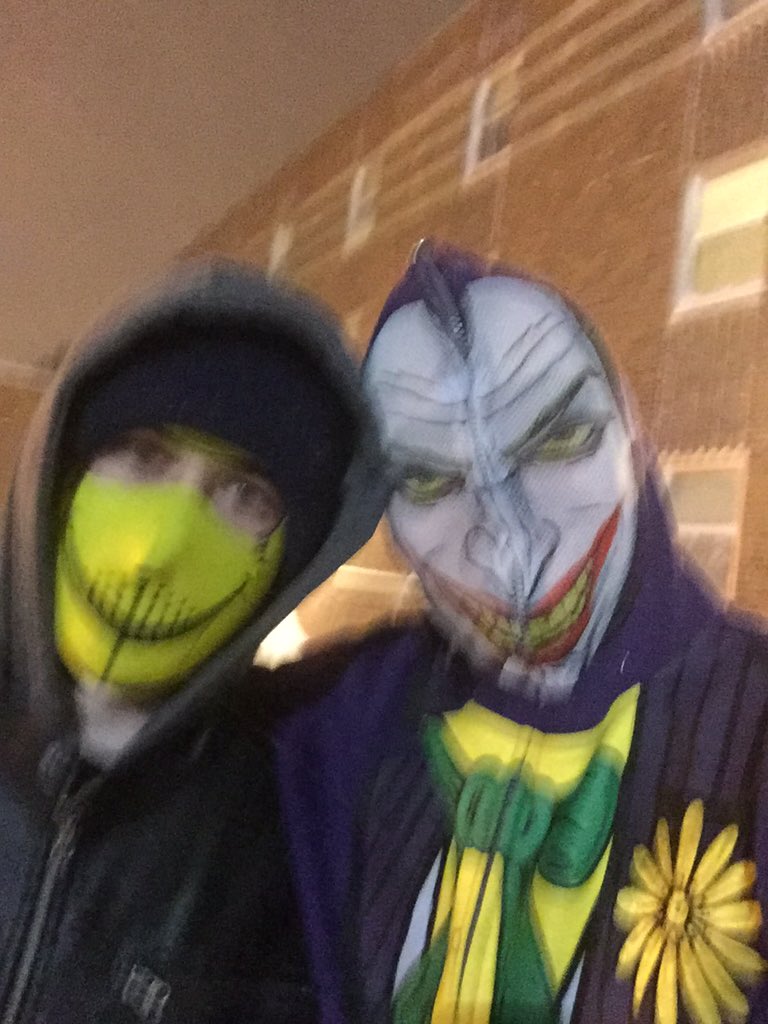 Pollock_Fish's tweet photo. Walked to Walgreens in a snowstorm @UNKBiol106AC #CummingsWeek4 https://t.co/aYuaU54F8j