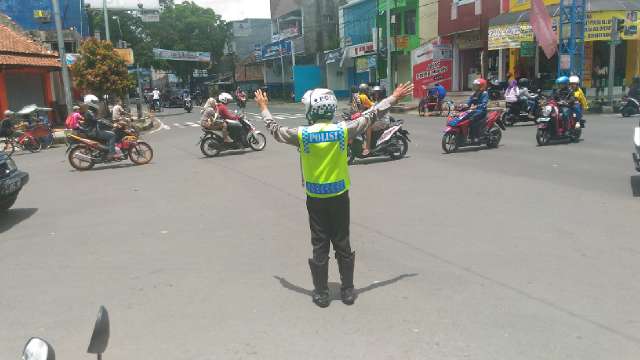 Simpang empat mitra batik  arus lalu lintas lancar Polres tasik kota