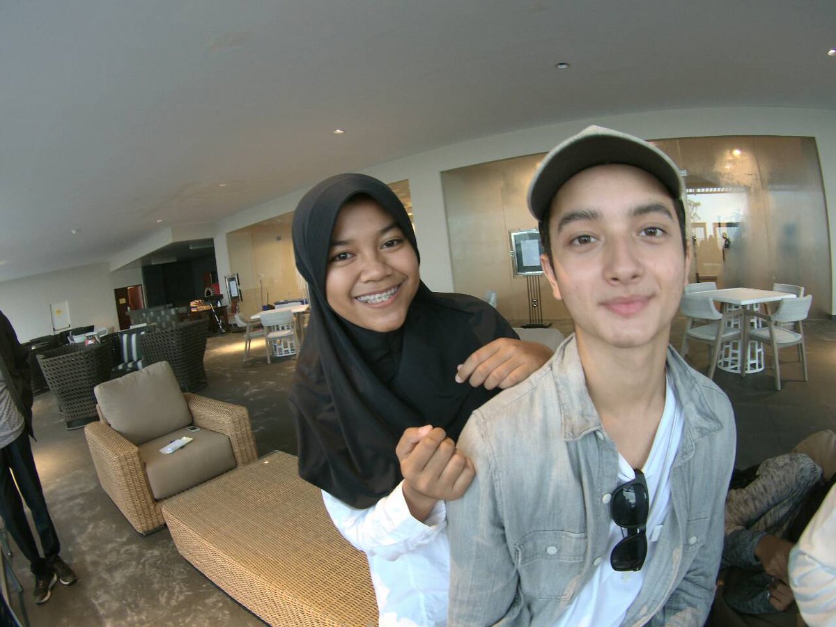 lucky girl tweet media