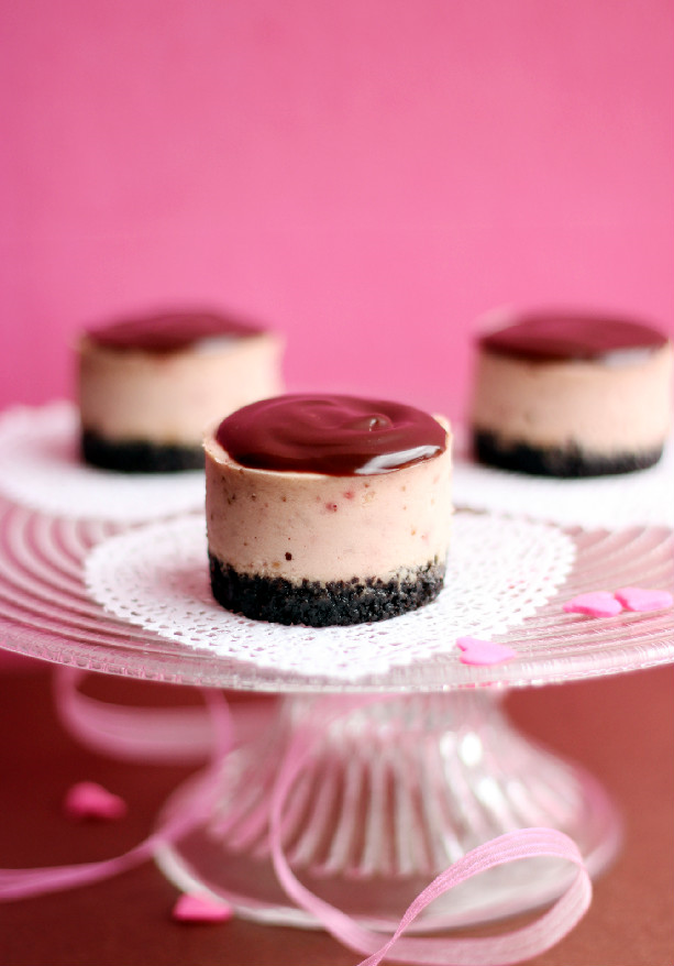 BEChocoGourmet's tweet photo. Mini #Chocolate Covered Strawberry Cheesecakes|Level Intermediate ✦✦|#Recipe ►https://t.co/YORU2ikXYZ #recipe #food https://t.co/7gwQ4WIVCW
