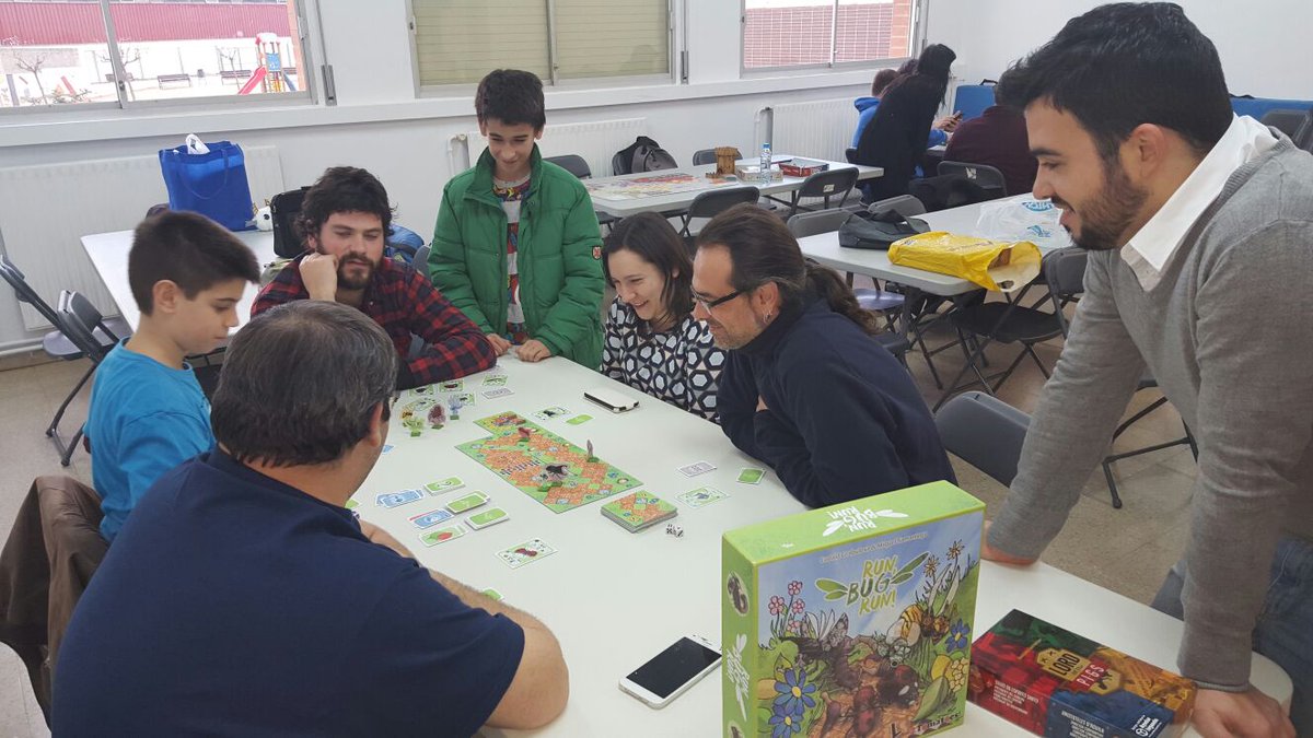 ClubAmatent's tweet photo. Gràcies @Lord_PIGS per venir a amenitzar la darrera sessió!Esteu convidats sempre que vulgueu! #RunBugRun #boardgame https://t.co/vzV5bJ2ApQ
