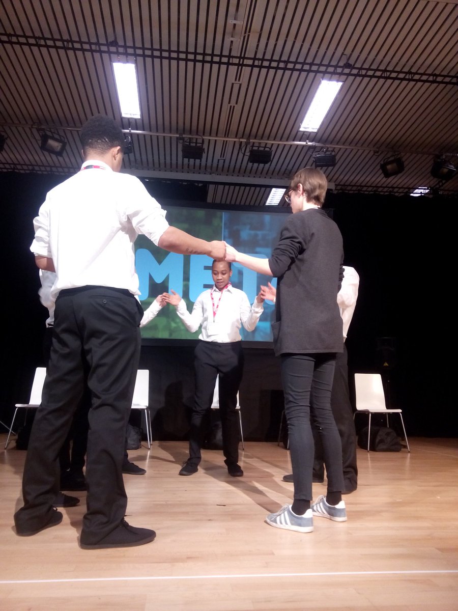 Effie_Citz's tweet photo. @CardboardCitz #metaplay warm up before first school show!! Exciting!!! https://t.co/ABcnw19wyN