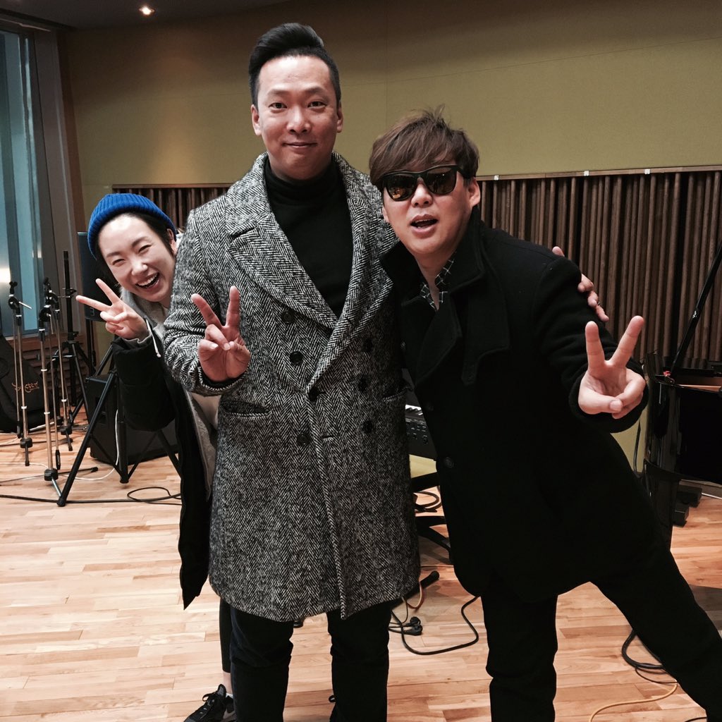 2ManSe's tweet photo. #두시만세 설특집! #오빠만세 2탄!
영원한 #둘리오빠 #변진섭 대감과 함께 했소!! 😆 https://t.co/QmHktmEqr8