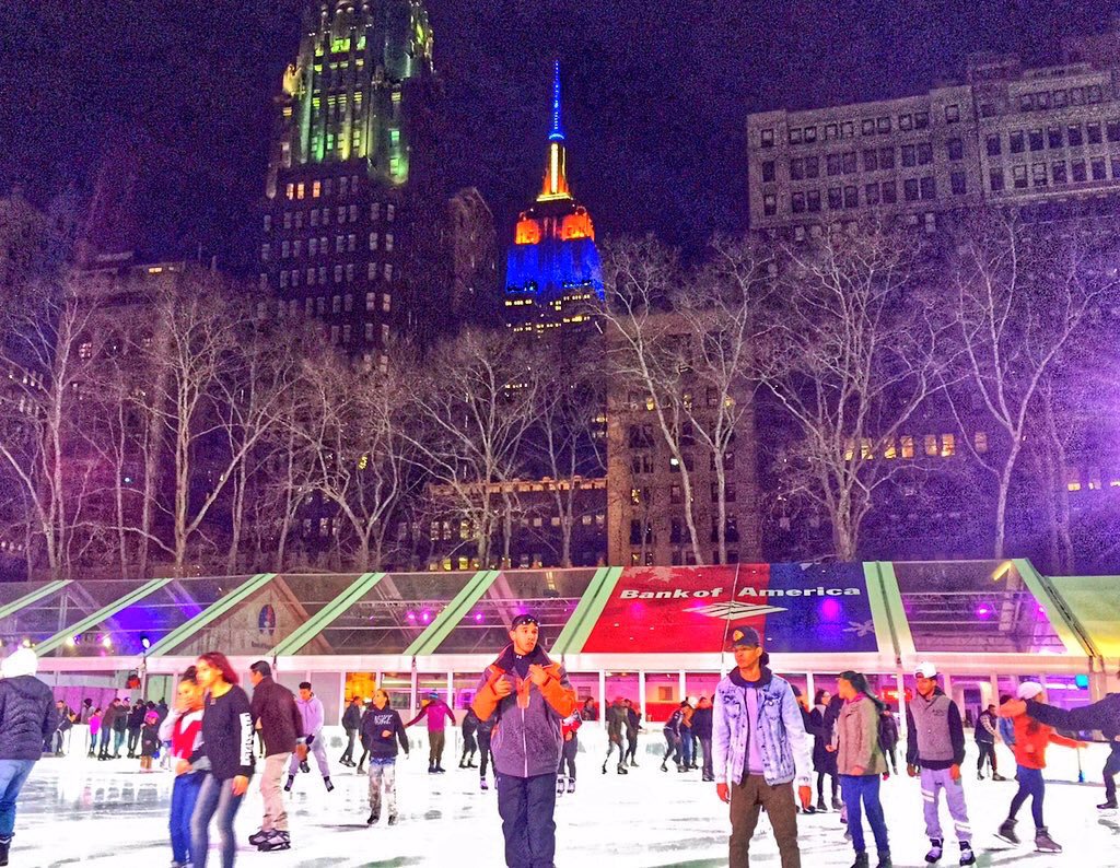 RinconesNY's tweet photo. El Empire State Building iluminado con los colores de los #Broncos equipo ganador de la #SuperBowl https://t.co/FL3prIFeK2