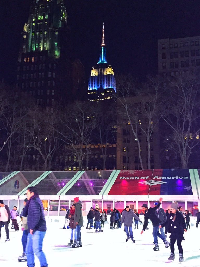 RinconesNY's tweet photo. El Empire State Building iluminado con los colores de los #Broncos equipo ganador de la #SuperBowl https://t.co/FL3prIFeK2