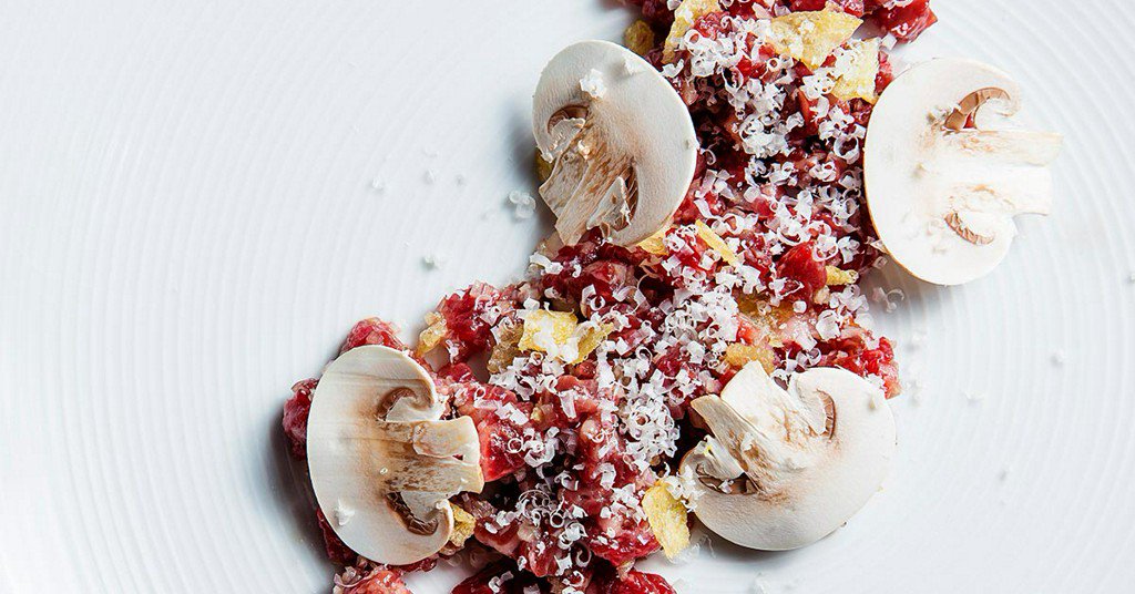 TastingTable's tweet photo. Learn how to make steak tartare https://t.co/FJdUkyNIs2 https://t.co/P3jEkXjgQz