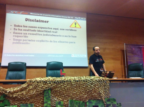 Securizame's tweet photo. Algunas fotos de la charla de @lawwait en @Hackr0n #hackron2016 https://t.co/rZPeK2tNWI