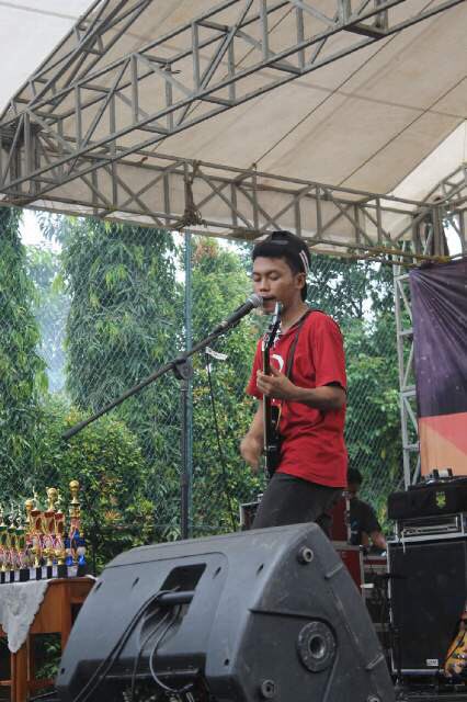 ScTpoppunk's tweet photo. Pacat bro live at smk prestasi prima @PPExponer  dan thanks for @JFpoppunk udah bisa featuring bareng kita https://t.co/mFz5EUlWcJ