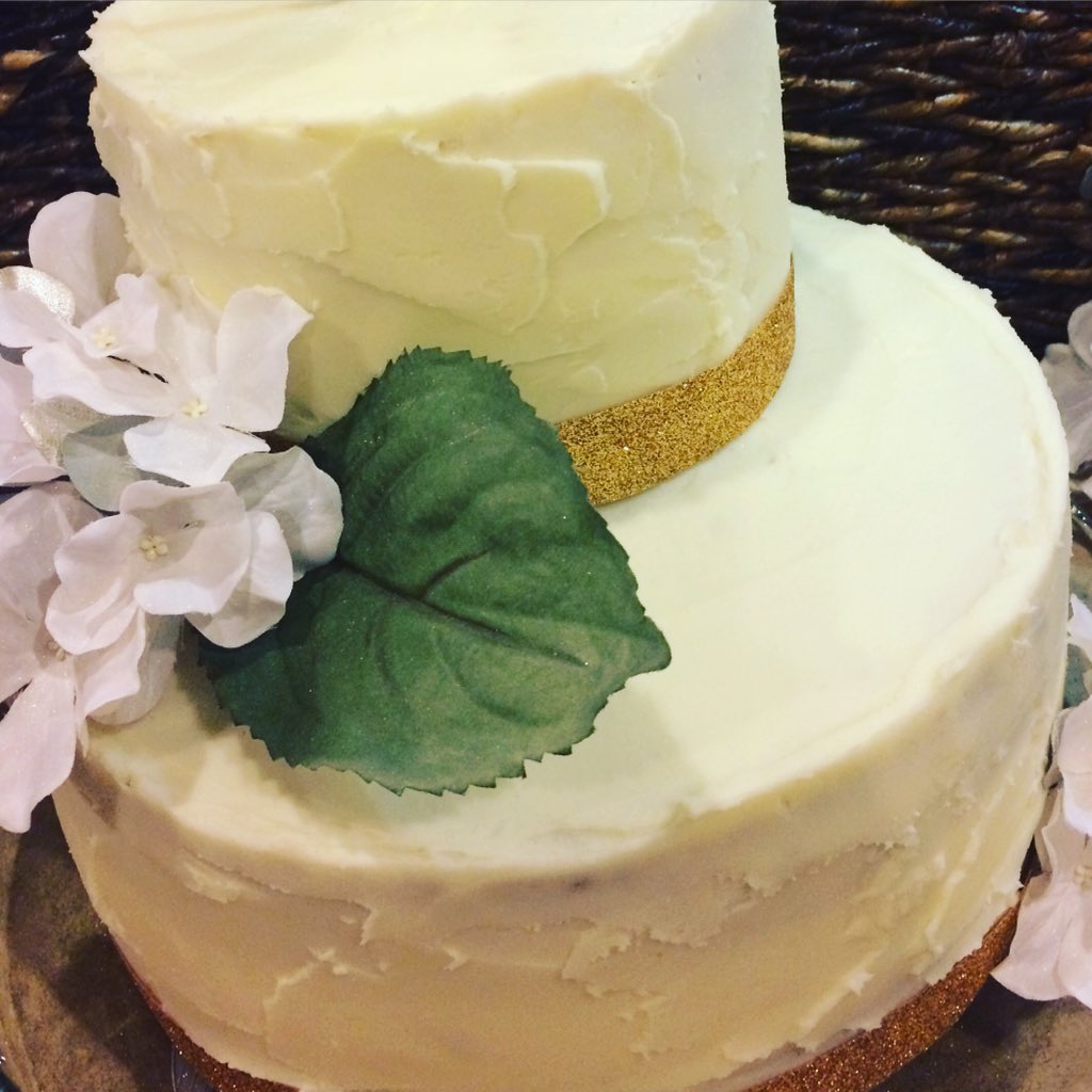 50th #Anniversary #Vanilla #Cake #TuttiFrutti 
#Buttercream #Icing #Gold #Glitter #Hydrangea facebook.com/Flutterbyewing…