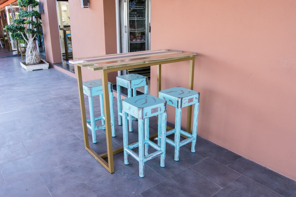 DesignClub_'s tweet image. Recordamos nuestro proyecto #CarpeDiem en Costa del Sol. Taburetes PIM en turquesa. Genial para #outdoors