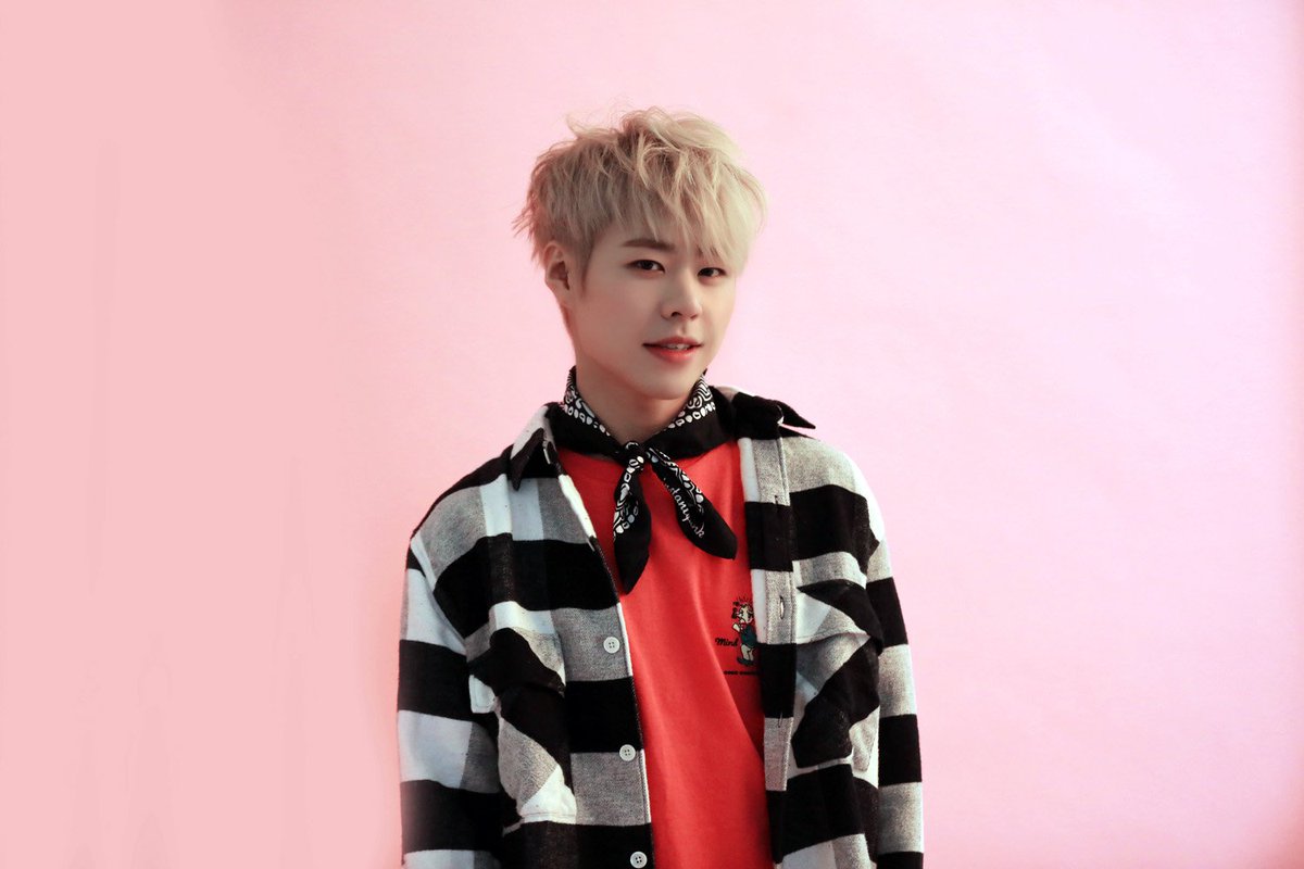 IMFACTofficial's tweet photo. [태호] 러블리 태호의 자켓 비하인드 이미지를 공개합니다! 태호 보시고 행복한 설 보내세요♡ https://t.co/QxNgLtqL02

#임팩트 #롤리팝 #태호 #댄싱머신 #태블리 https://t.co/3aWnSKZHVf