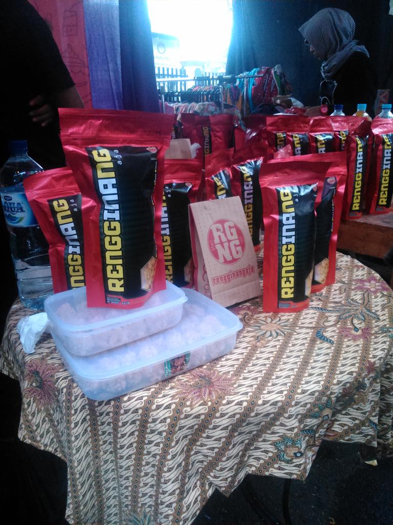 Mampir ke stand kita di malang tempoe doloe hari terakhir gaes lagi banyak diskon. Cc: <a href="/mahasiswamlg/">Mahasiswa ½ Malang</a>