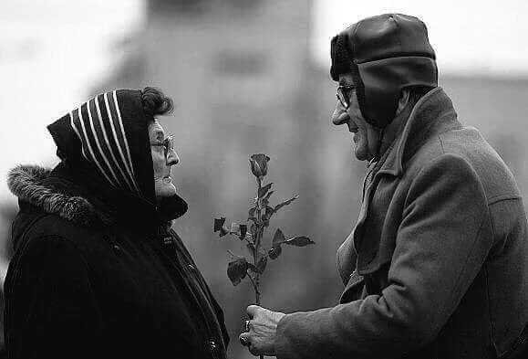 ماذا لو اخترعنا طريقه مغايرة في الحب 
لم لانبدأ من الخاتمة نفترق ...ثم نلتقي إلى الأبد