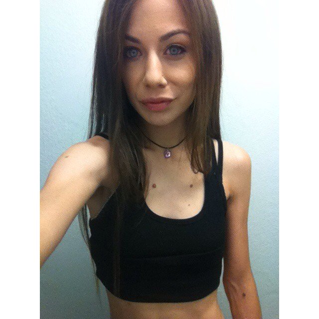 Ashh_s2's tweet photo. I know I know I'm skinny https://t.co/EHXyCxpERN