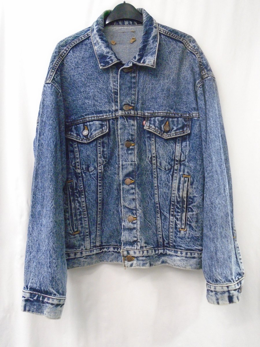 norwoodshops's tweet photo. Rock the eighties retro look in this #denim jacket in great condition by @LEVIS only £12.50 #borehamwood https://t.co/2DKsiwNQcH