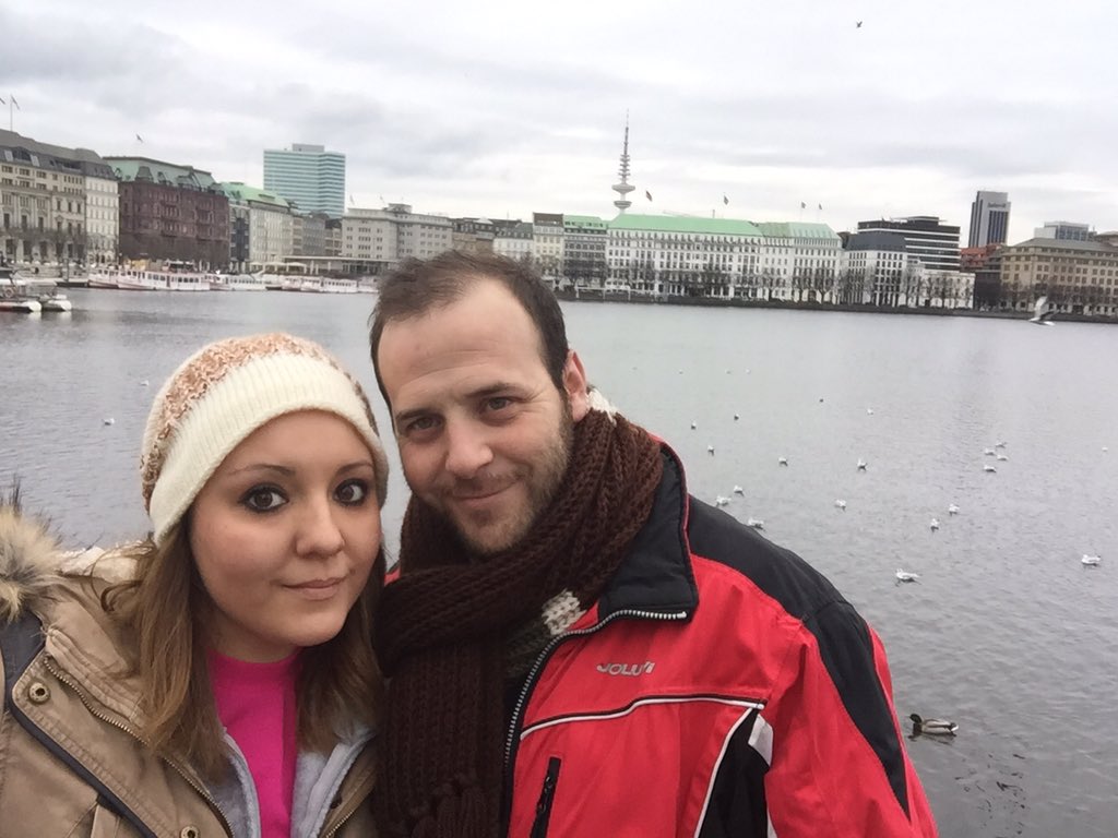 Jopeee <a href="/bonysonfor/">carlos gonzalez</a> yo quiero volver a despertarme como ayer en Hamburgo no en Madrid....te amoooo 😘❤️😍