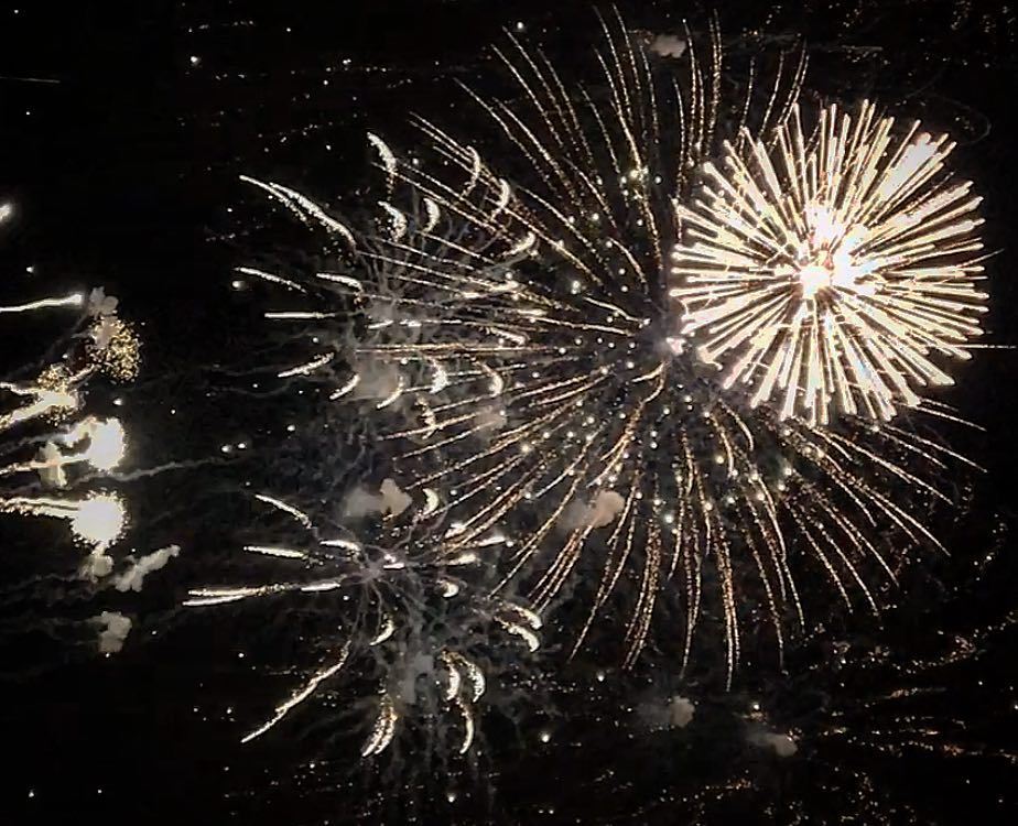 nottinbutaig's tweet photo. Good job #Denver ๐๐ป๐๐ #latergram #fireworks display...one of the best of #superbowlcity2016 #ilovefireworks #thatshโฆ https://t.co/HGTm9VQlKj