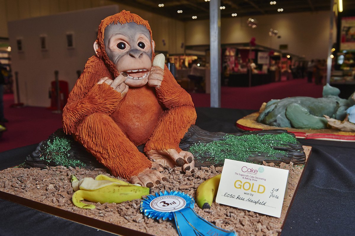 thecakeshows's tweet photo. Happy #ChineseNewYear It's the year of the #monkey and flashback to #CakeInt London 2014 with @RoseMariesCakes https://t.co/lP7WGoxWdA