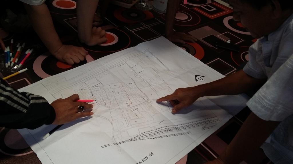 gresinstitute's tweet image. Bersama warga kel.bbk penghulu merencanakan kampung (kota) mulai dari bawah,mendahului staf ahli arsitek kelurahan.