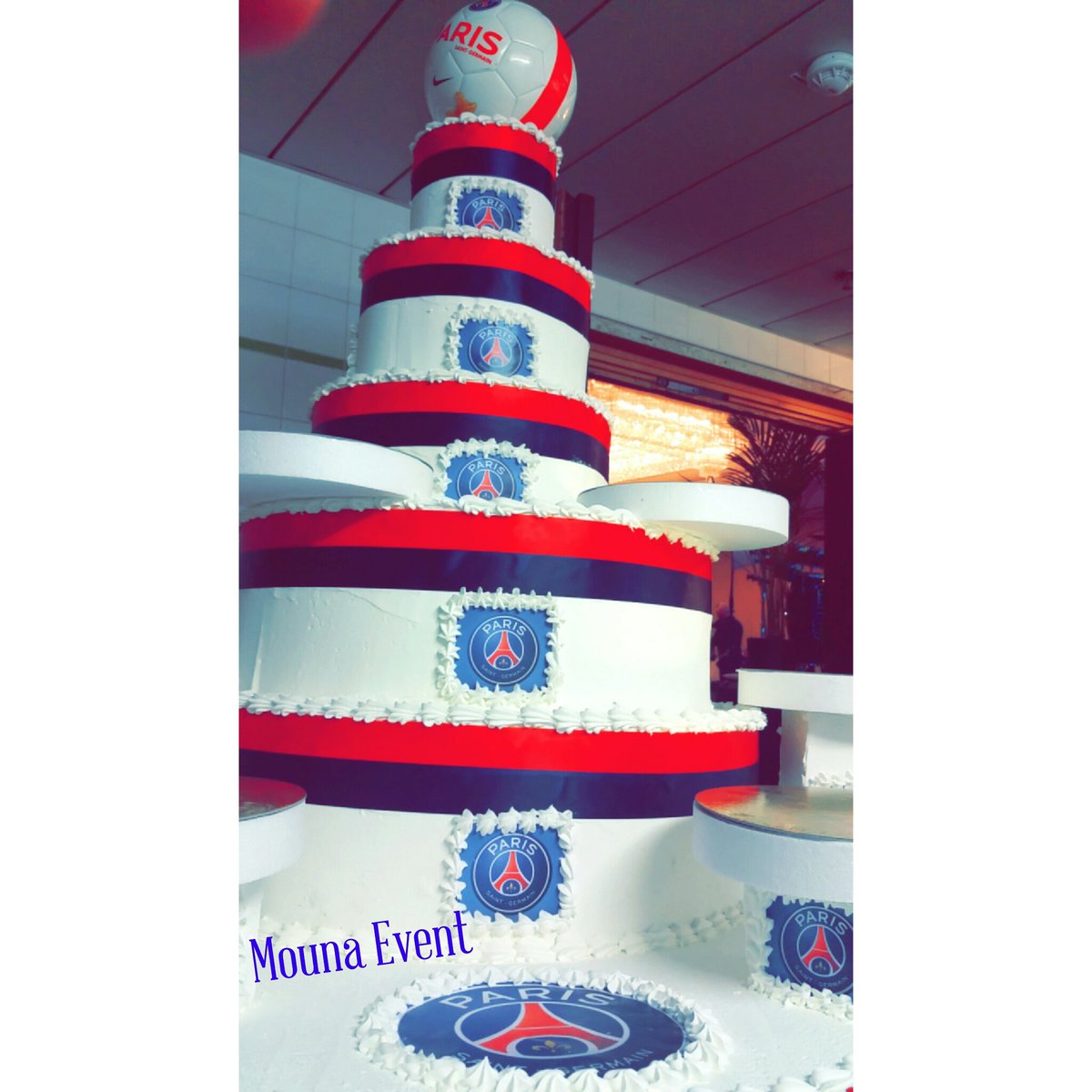 mounaevent's tweet photo. #PSG #PSGOM #Clasico #AllezParis https://t.co/QpVpLYvHqX