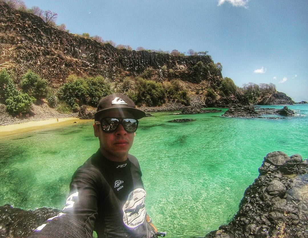 praiadosancho's tweet photo. @eorick
"Navegar é preciso🏄🌴"
#praiadosancho #noronhalovers #noronhafeelings #lifestyle #mergulho #amonor… https://t.co/Wm6LK7vhSW
