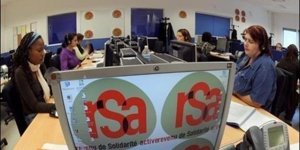 titrespresse's tweet image. (La Tribune.fr):#Conditionner le #RSA à du bénévolat est-il une bonne idée? : Lier le.. titrespresse.com/article/134222…