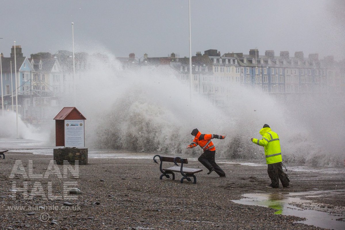 Another battering for Aberystwyth Prom - this time it's #StormImogen <a href="/AberystwythNews/">The EGO</a>