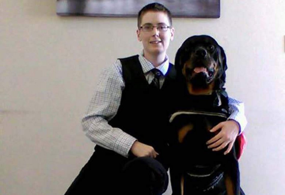 Αστυνομικοί σκότωσαν τον αυτιστικό 24χρονο που είχε συγκινήσει το διαδίκτυο με τον σκύλο του shar.es/14sXC8