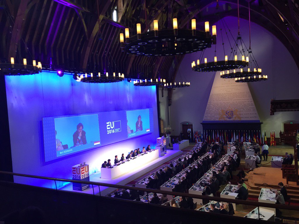 JaapJansen's tweet photo. Koenders in Ridderzaal op conferentie met parlementariers uit EU28 #nlEU https://t.co/TmCU8gydIE