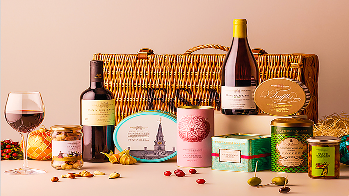 beechhillhotel's tweet photo. Who loves Fortnum &amp; Mason hampers? RT to #WinaHamper winner picked on 28 March from everyone who RT'd it! https://t.co/XpLw2JNB3K