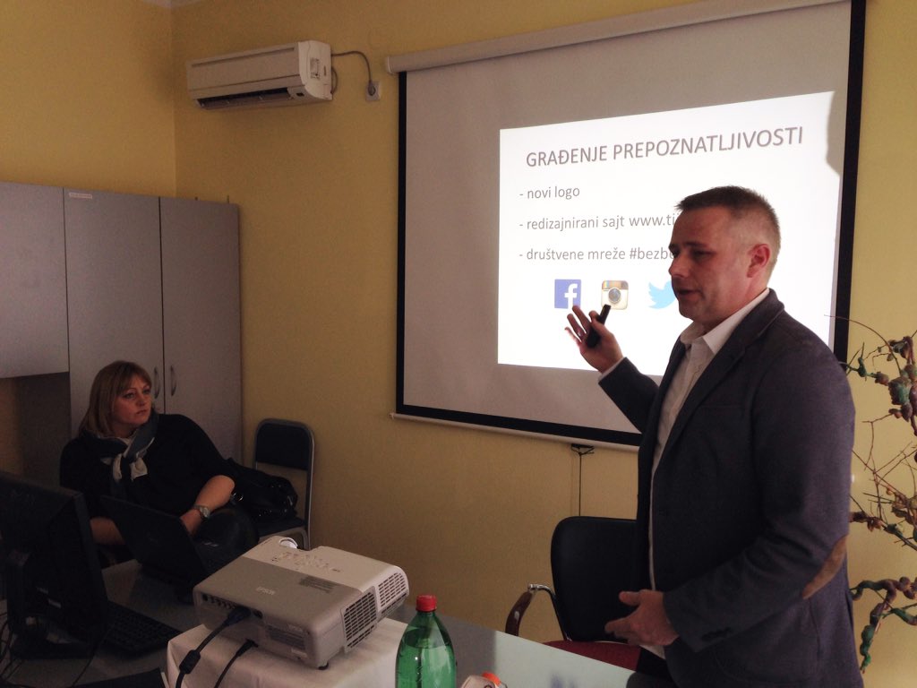 cnzdsrbija's tweet photo. Biljana Kikic Grujic #netpatrola i Igor Juric #fondacijatijanajuric vode edukaciju o bezbednoj upotrebi interneta https://t.co/hotK5AFaoA