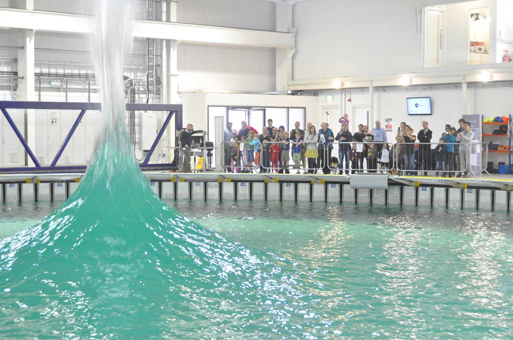 TEToday's tweet photo. Tank testing 101 with FloWave @FloWaveOcean #ICOE2016 #tanktesting
Read more: https://t.co/HBzJJbtlQ9 https://t.co/xa30c2XLyS