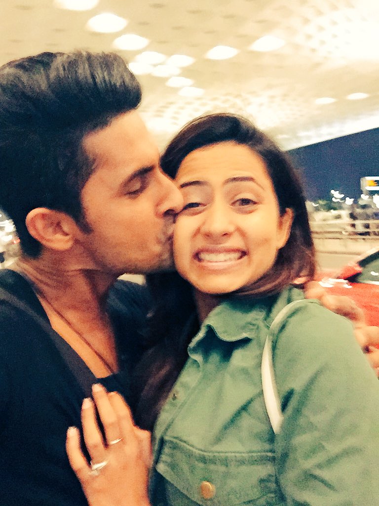 sargun_mehta's tweet photo. I met Mera Badi on the sets of a TV show for the 1st time whr did u meet Urs? #SayItWithSilk #a @_ravidubey https://t.co/BOc2PNXi0L