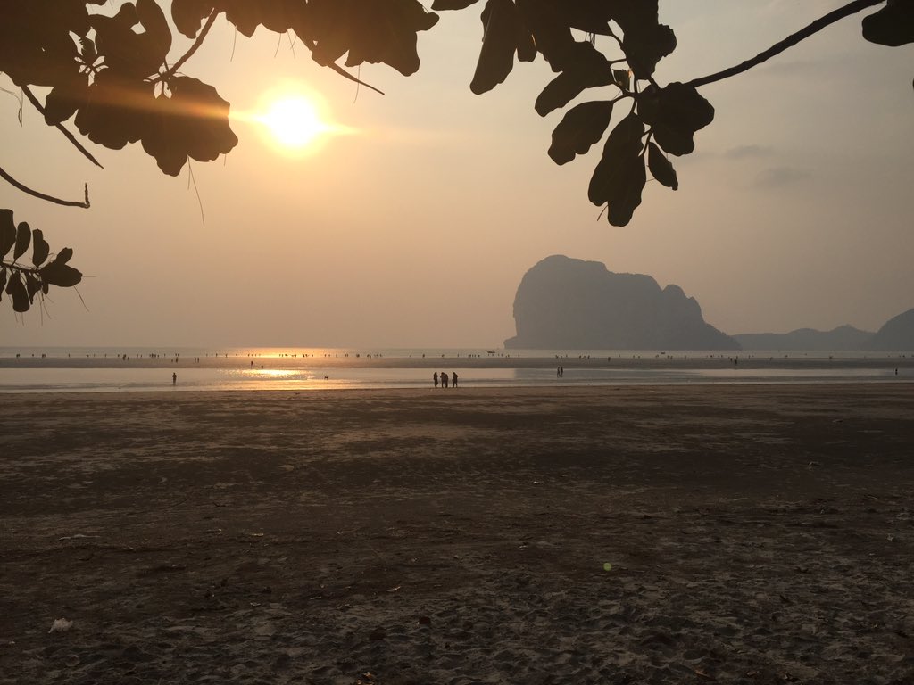 Ammprr17's tweet photo. Today I go to Pakmeng beach,Trang with my family. Good trip 💓#STSIEP10 https://t.co/zCGtbZKg7Q