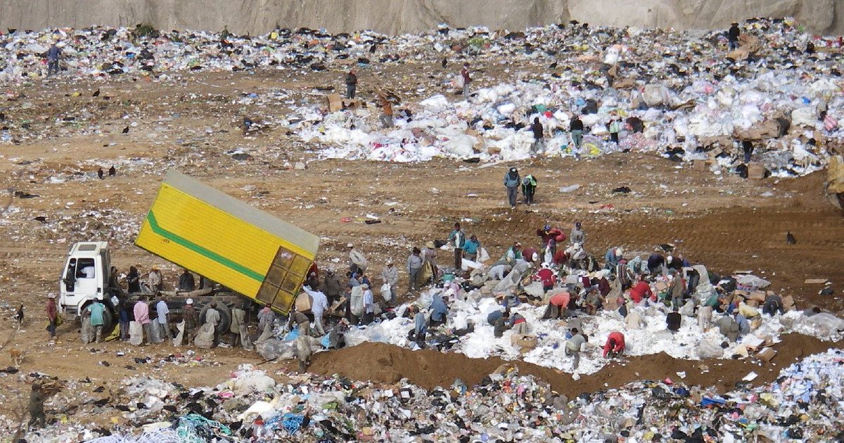 kayakSP's tweet photo. Seeing community in Florida and in the Guate garbage dump https://t.co/2Ax3FSctOE https://t.co/4vqtTdUhcc
