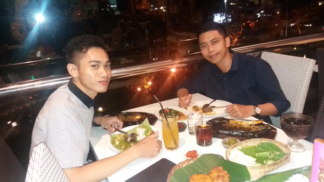 yansyachAE's tweet photo. yesterday evening at the restaurant Sambara palembang icon mall with agung https://t.co/wiiuxLLfe2