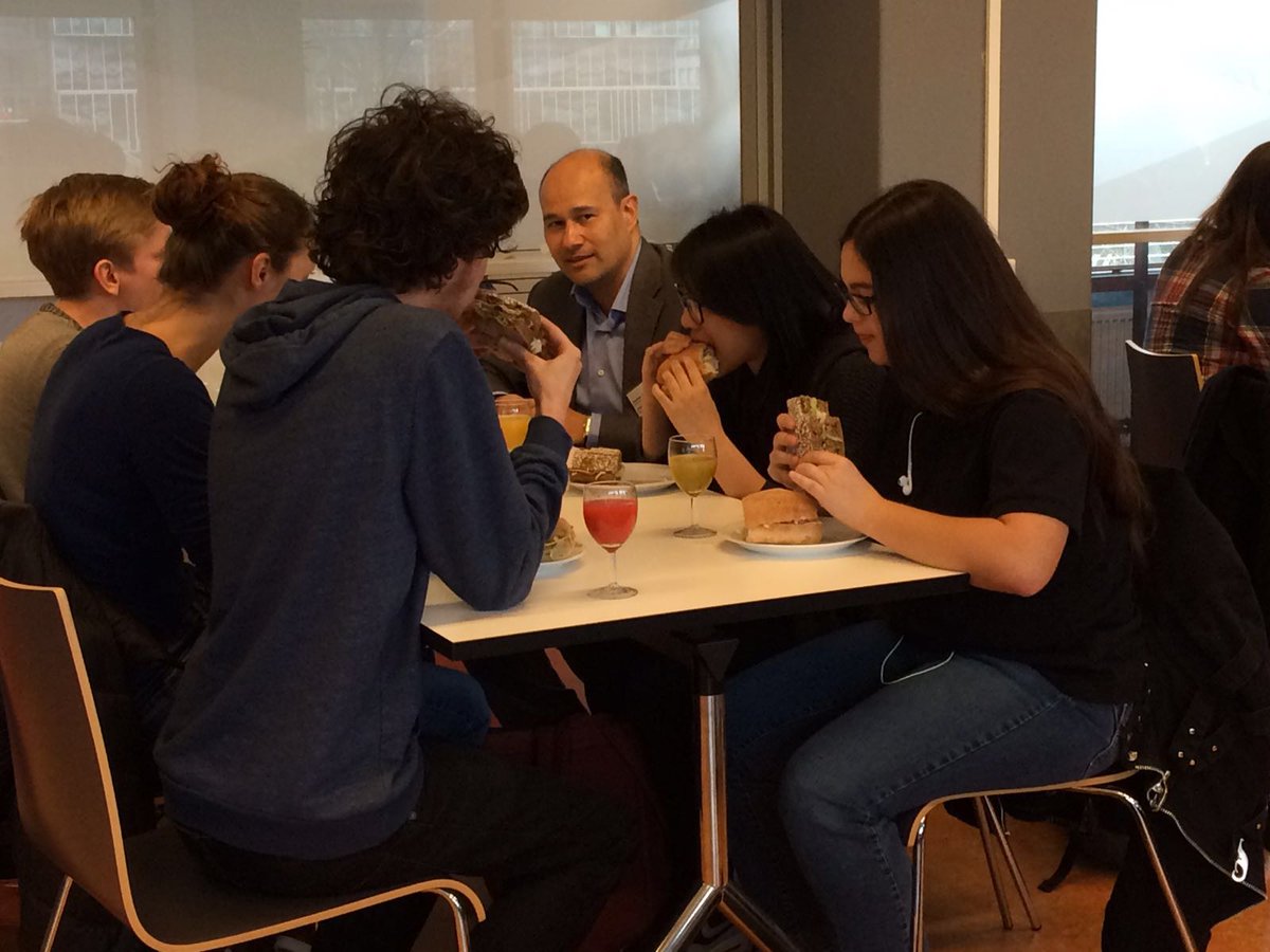 EEMCS_TUD's tweet image. Bedankt alumni #EEMCS voor bijdrage aan onze mastervoorlichting @tudelft vandaag!