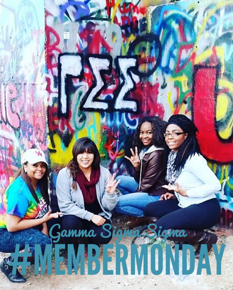 gammasigmasigma's tweet image. #MemberMonday Special shout out to Alpha Chapter at University of Houston! How #weeoop is this photo?