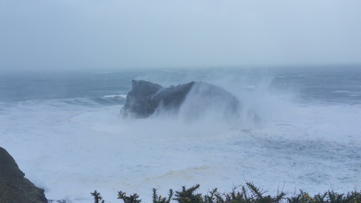 CaeruleanSea's tweet image. This is Meachard rock off Boscastle. 111ft (37m) high. It's hard to explain how big the waves were! #StormImogen