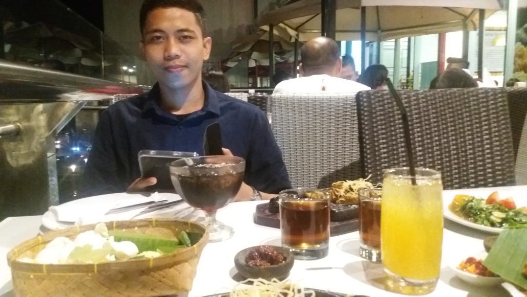 yansyachAE's tweet photo. yesterday evening at the restaurant Sambara palembang icon mall with agung https://t.co/wiiuxLLfe2