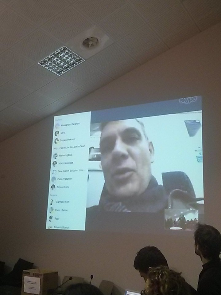 ActivatorsPV's tweet photo. @isidrolaso hold the speech at the #activatorsnight @StartUpEU https://t.co/5B6MJM6psR