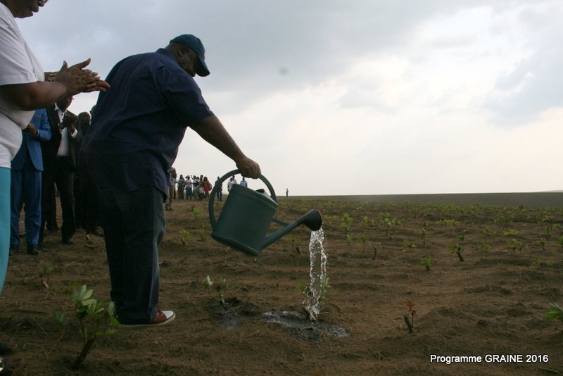 Cet après-midi S.E.M. <a href="/PresidentABO/">Ali Bongo Ondimba</a>  est allé visiter les sites de Mvengue et de léconi