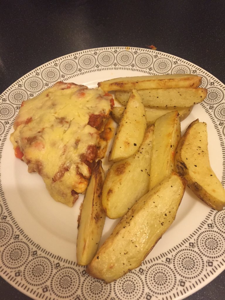 ParrySW's tweet image. Pizza topped chicken! Syn the cheese or HEXa