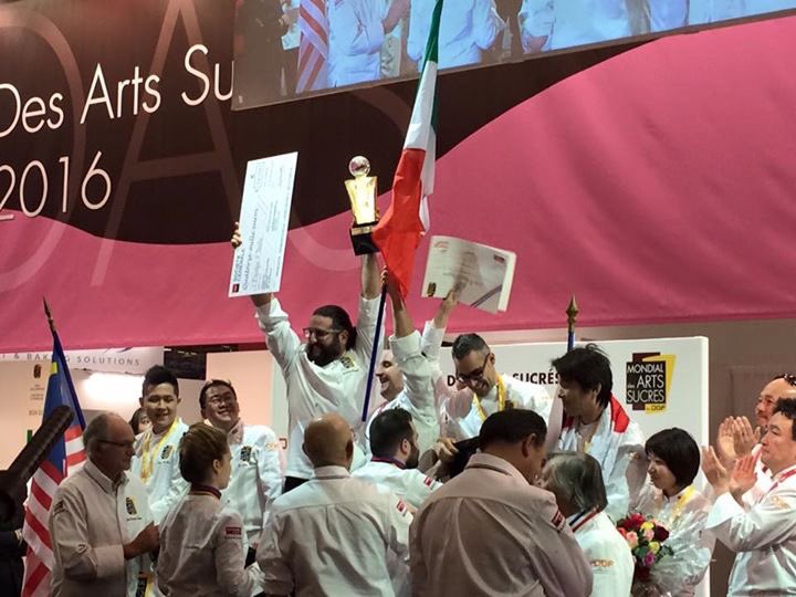 Rinaldinipastry's tweet photo. Campioni del mondo!!!! #mondialdesartssucrés @IcardiCarla @castalimenti @PasticceriaInt @GranPasticcere https://t.co/6Cup9POlsT
